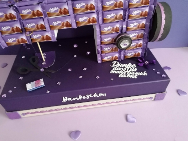 Schokoladen Nähmaschine mit Geschenkbox