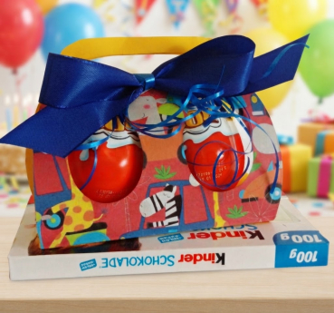 Große Geschenkschachtel  mit Schokoladen Eier Kindergeburtstag