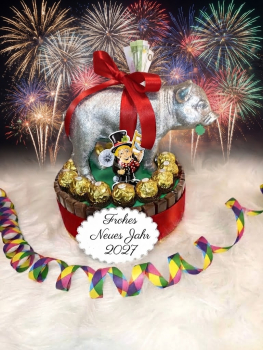 Glücksschwein Süßigkeitentorte zum Neujahr