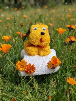Handtuchfigur mini Hund mit weißem Körbchen