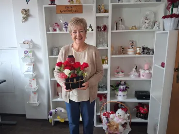 Geschenktasche schwarz roten Rosen Gastgeschenk