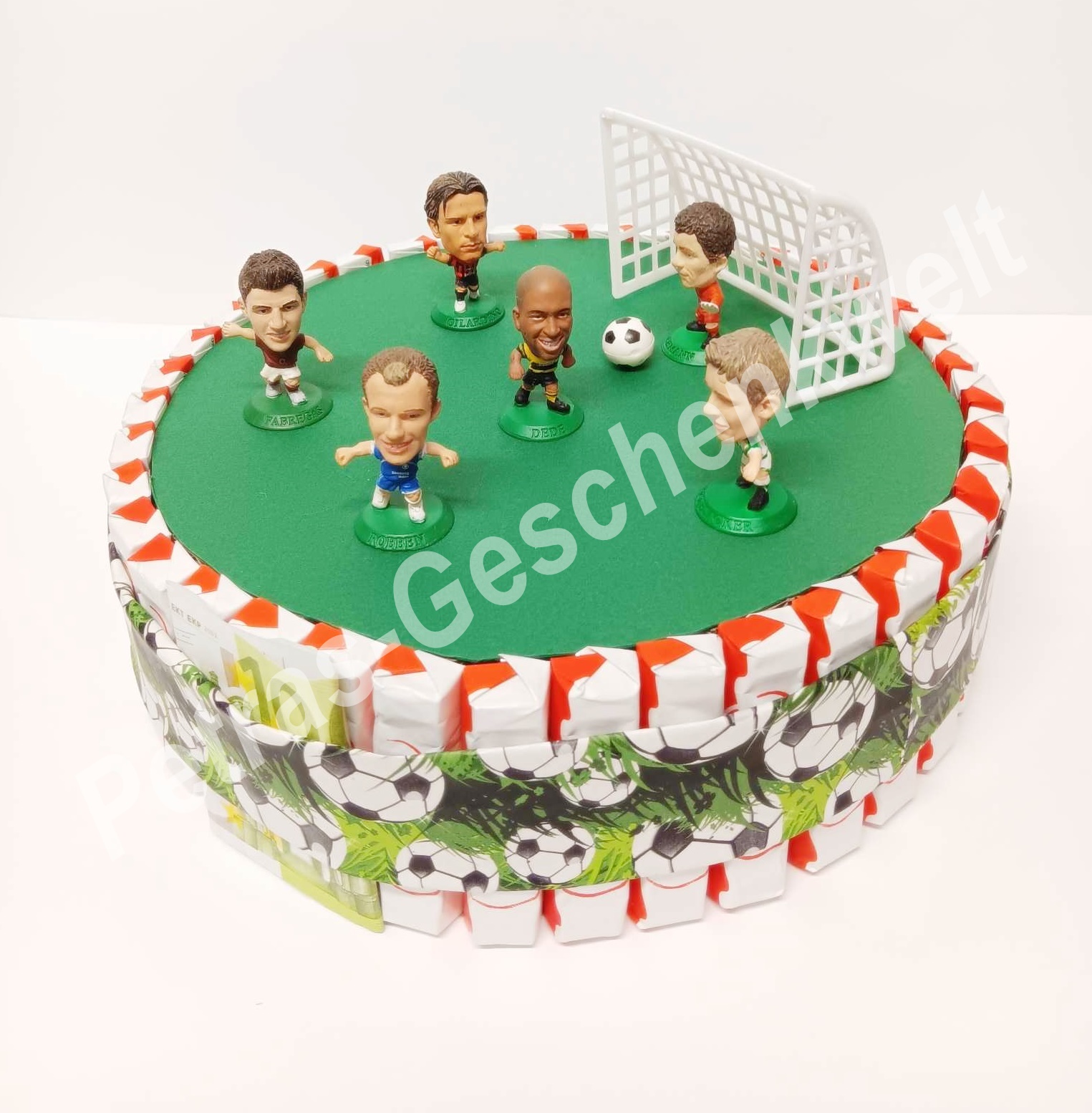petras-geschenkwelt - Fussball Kinderriegel Torte zum Geburtstag petras-geschenkwelt - Fussball Kinderriegel Torte zum Geburtstag