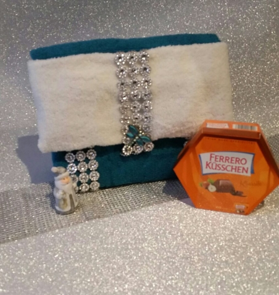 Handtuch Handtasche mit Inhalt