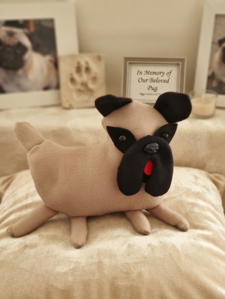 Tierfigur Hund Mops Kissen