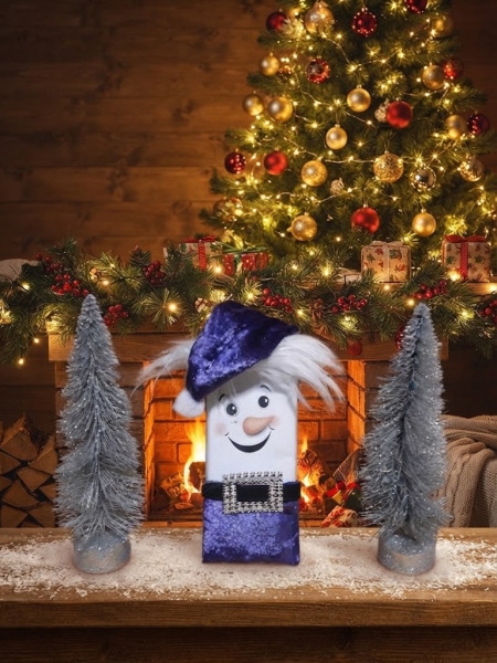 Originelle Schneemann Schokoladen-Verpackung mit Milka Schokolade – lila Samt Mütze mit weißem Bommel und Kunstfell und Strass Gürtel Schnalle – Wichtelgeschenk Handarbeit Petras-Geschenkwelt