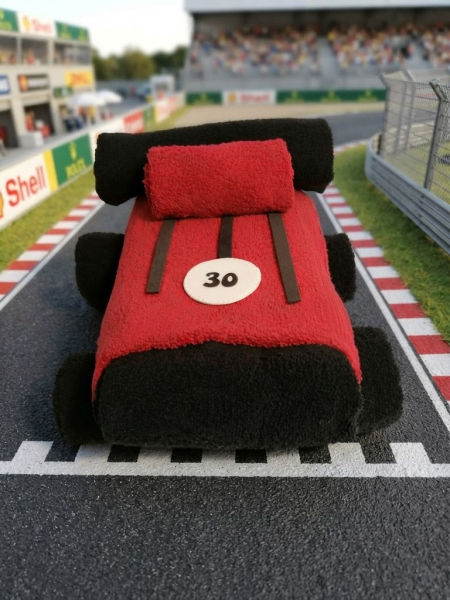 Rennwagen Handtuchfigur